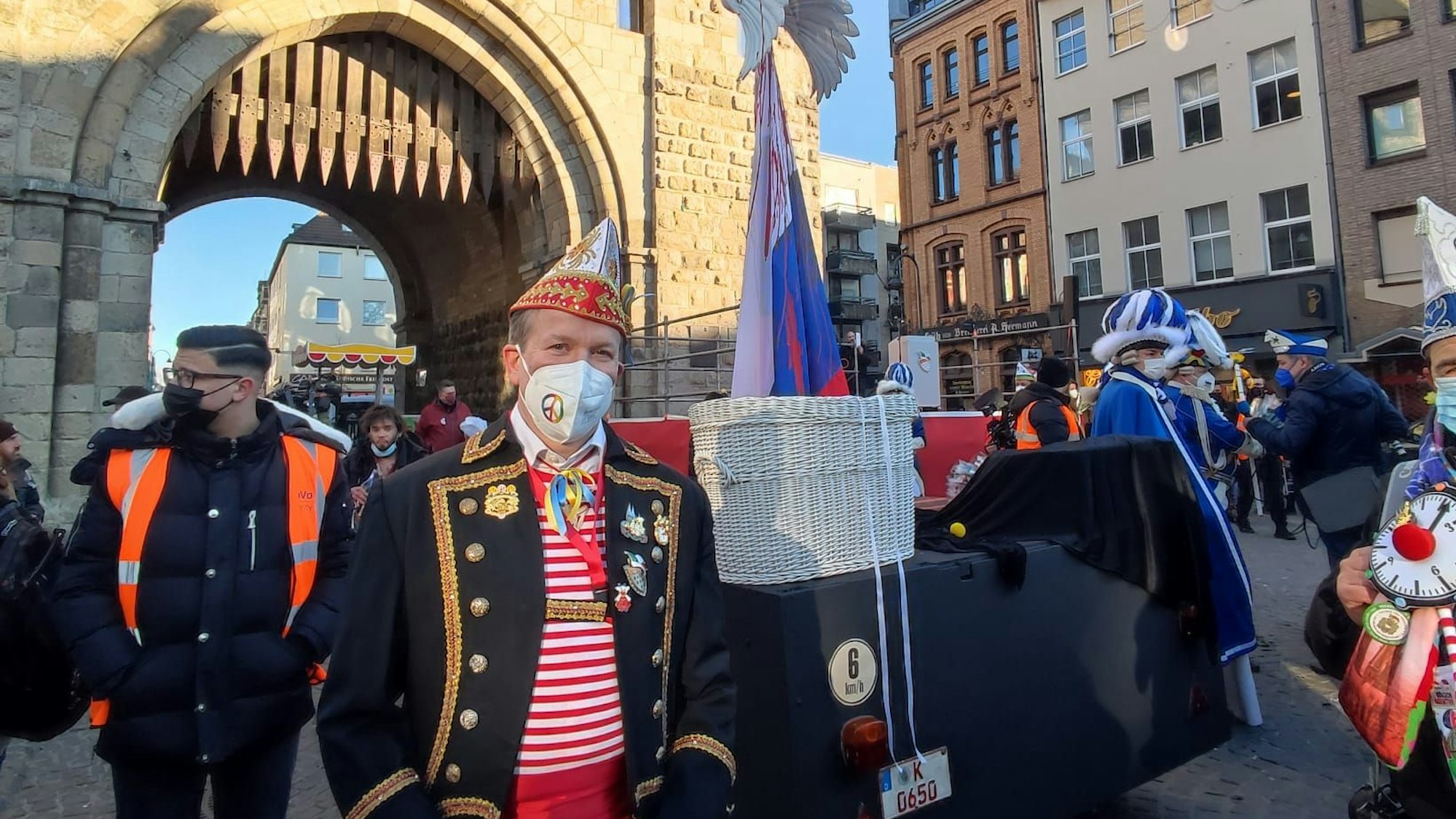 FK-Präsident Christoph Kuckelkorn bei der Friedensdemo in Köln.