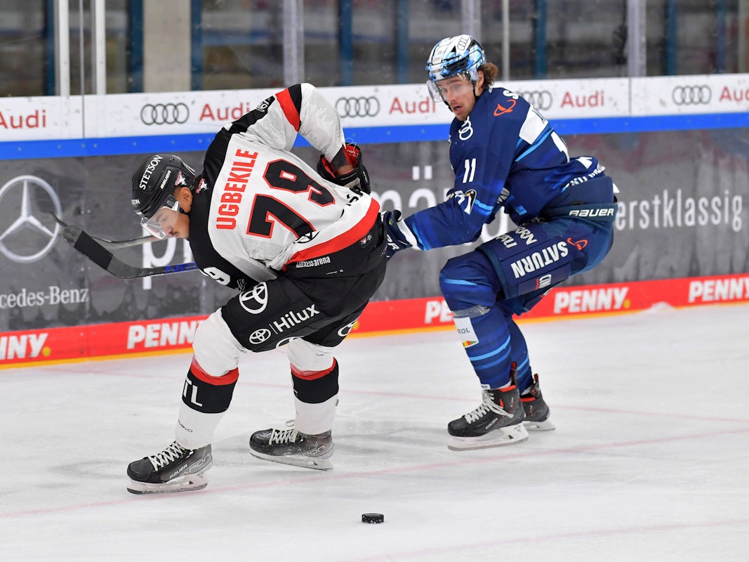Colin Ugbekile im Duell mit Louis-Marc Aubry (r.), der zur kommenden Saison vom ERC Ingolstadt zu den Kölner Haien wechselt.