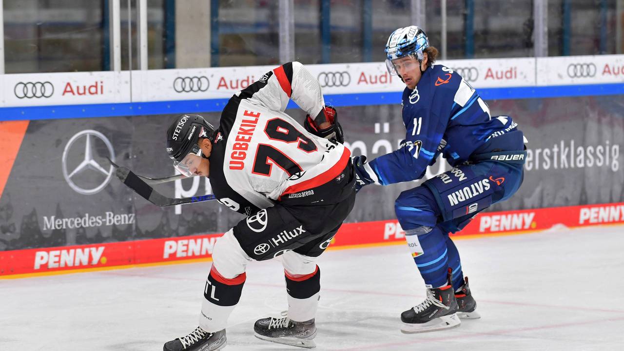Colin Ugbekile im Duell mit Louis-Marc Aubry (r.), der zur kommenden Saison vom ERC Ingolstadt zu den Kölner Haien wechselt.