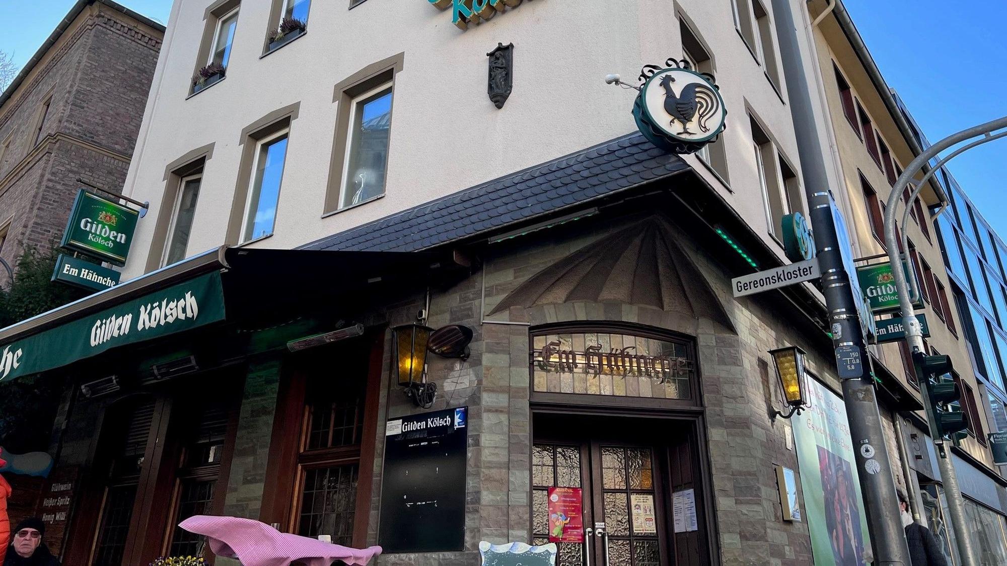 Das Hähnche in der Christophstraße schließt an Rosenmontag (28. Februar 2022) in Köln.