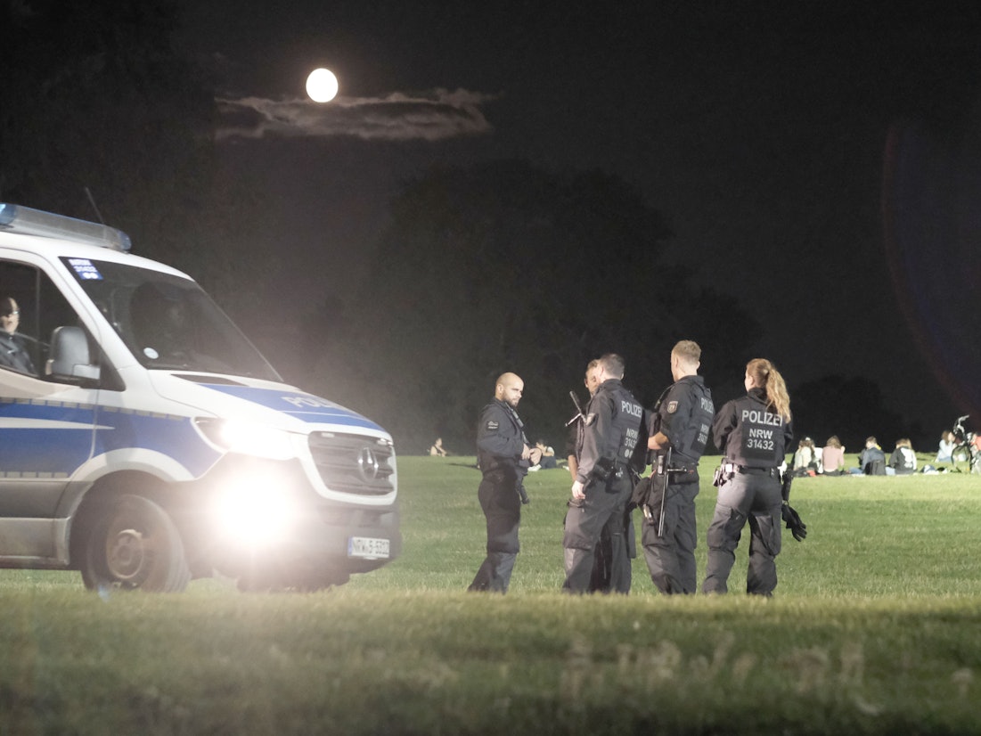 Polizei und Ordnungsamt am Aachener Weiher