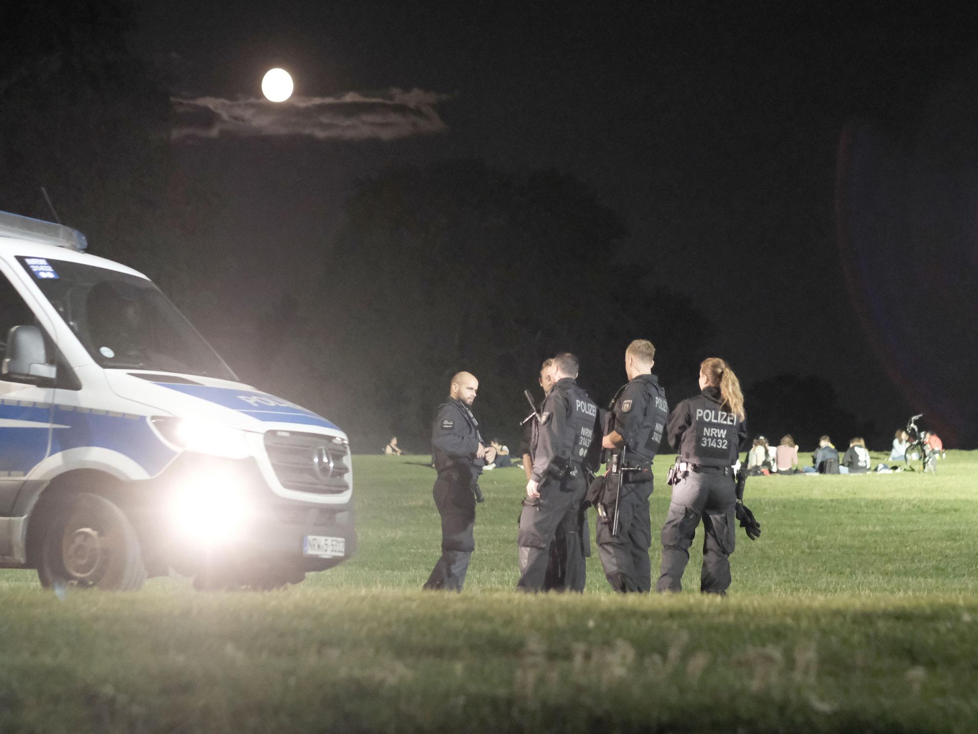 Polizei und Ordnungsamt am Aachener Weiher