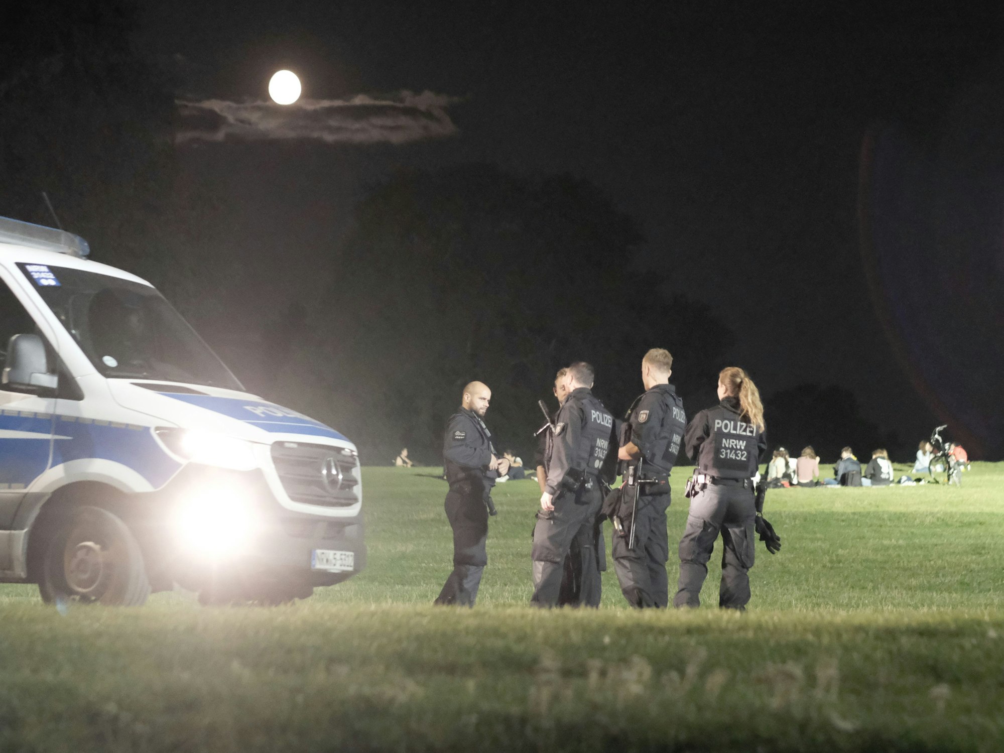 Polizei und Ordnungsamt am Aachener Weiher