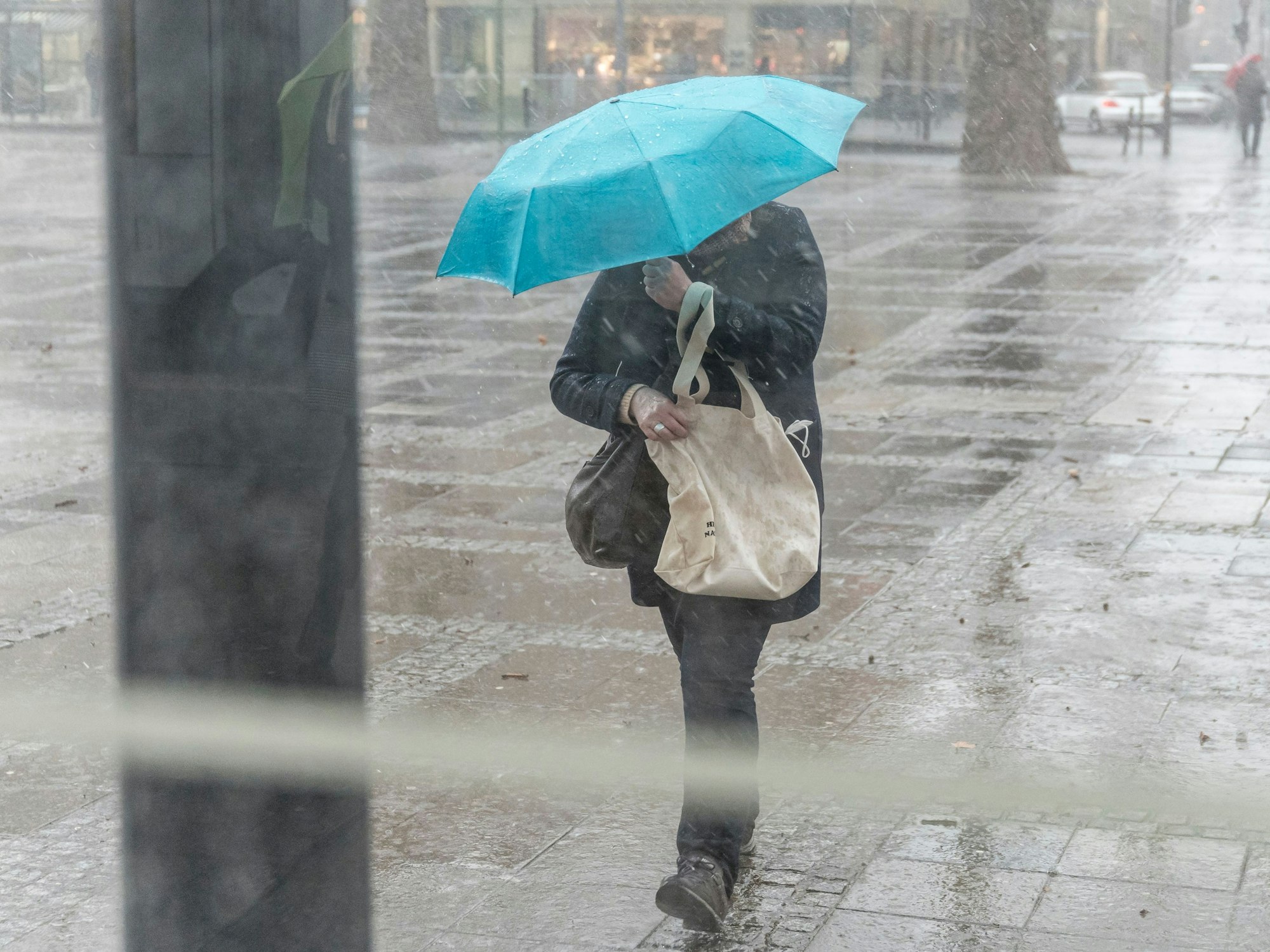 Person mit Regenschirm