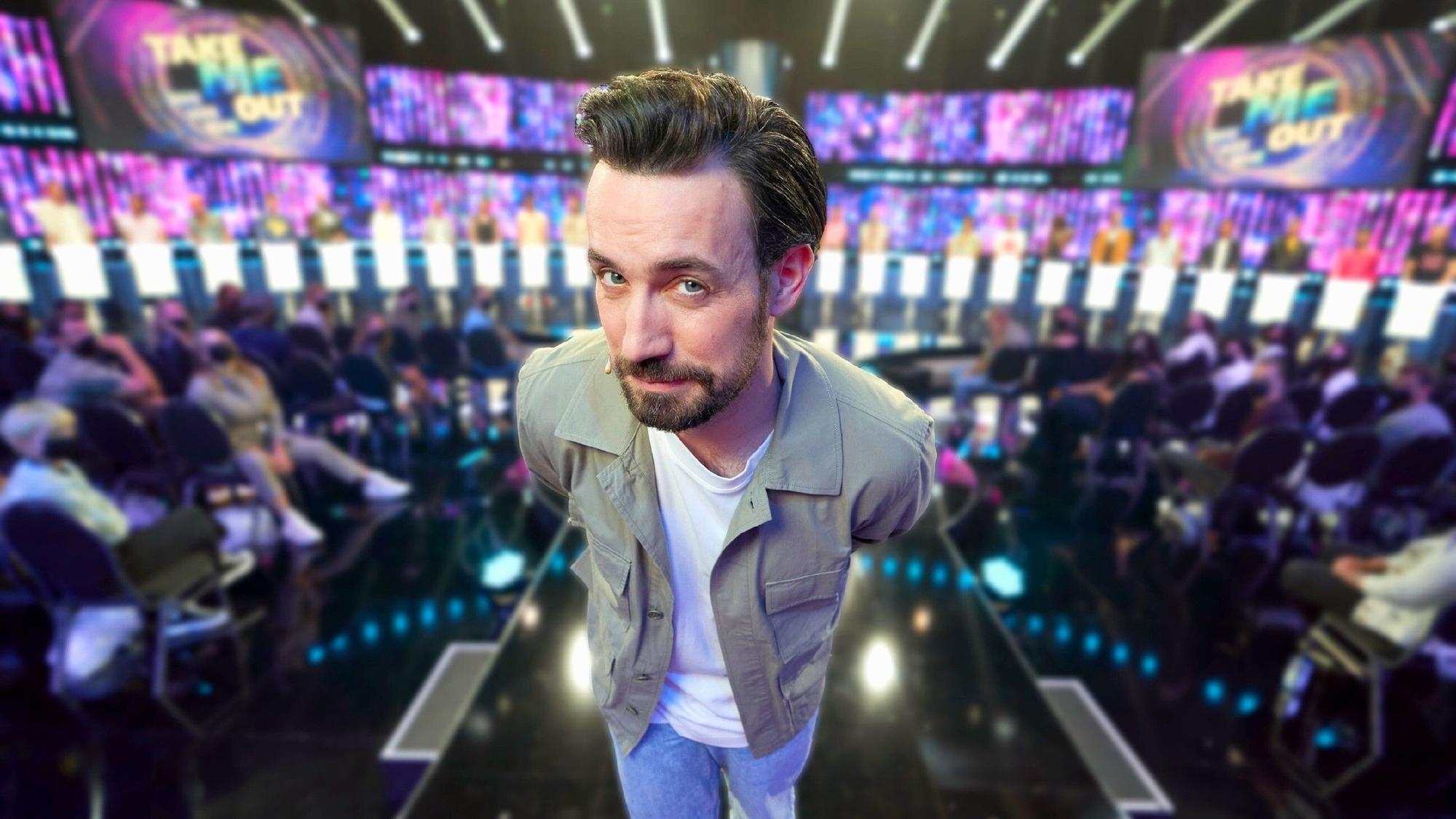 Jan Köppen, Moderator von „Take Me Out“, schaut am 24. Februar 2022 in die Kamera.