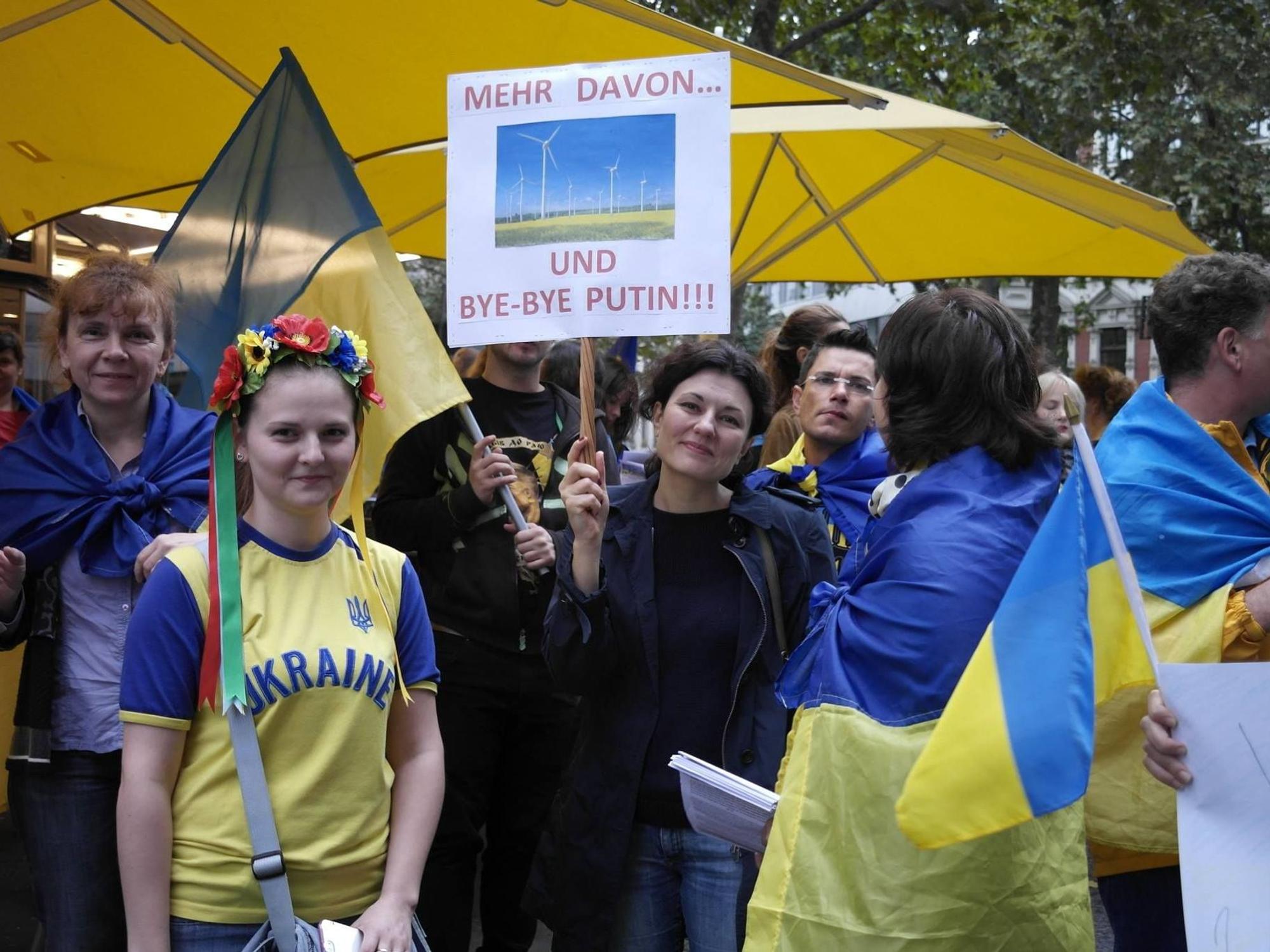 Tatiana Dettmer 2014 bei einer Demo in Köln.