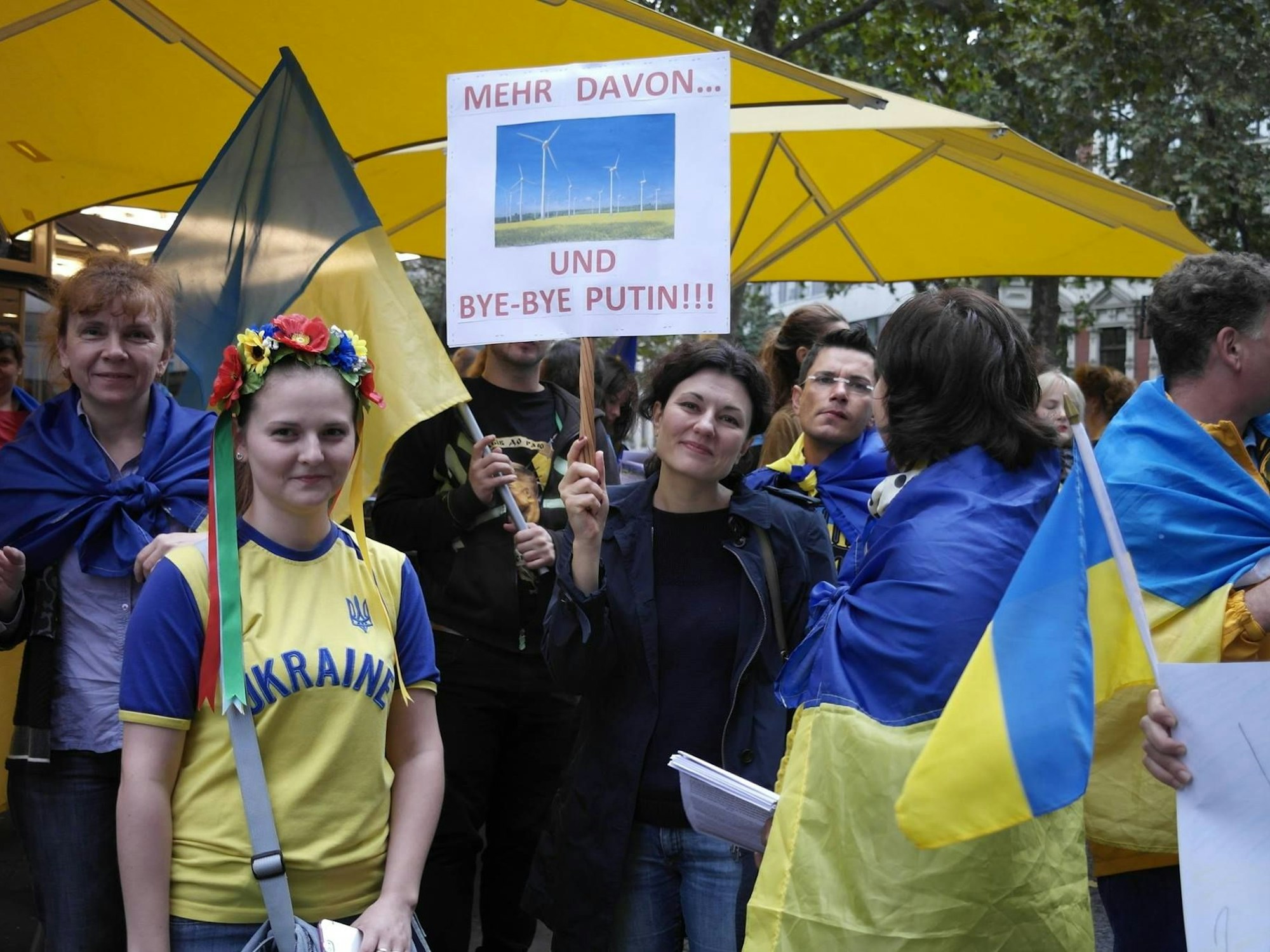 Tatiana Dettmer 2014 bei einer Demo in Köln.