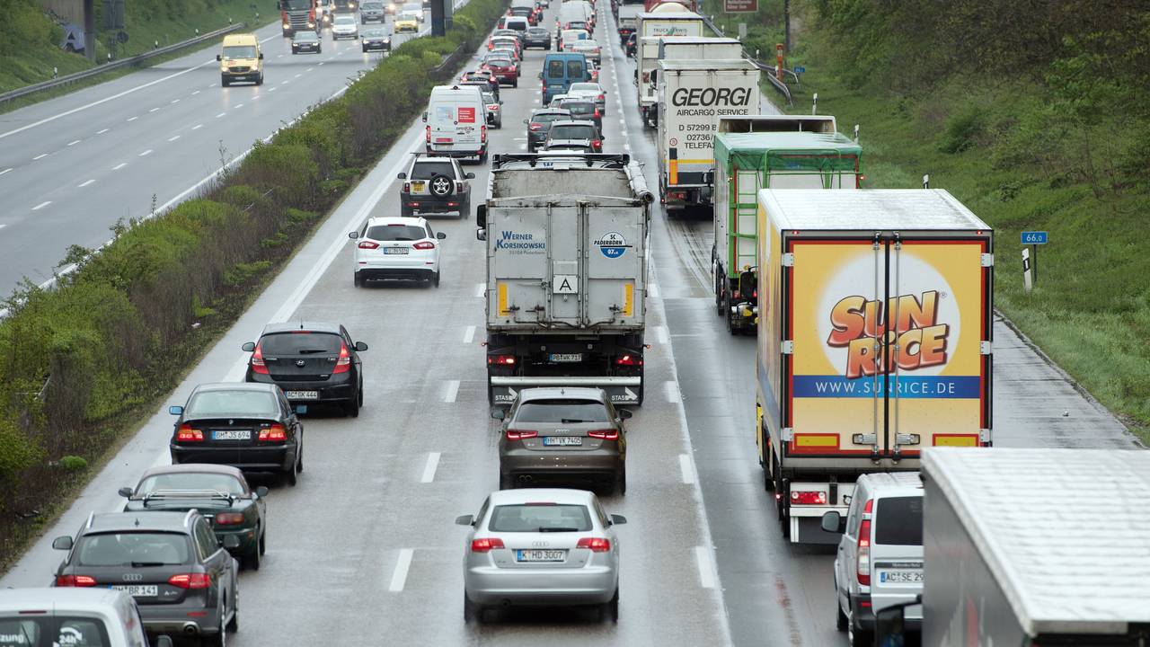 Autos im Stau auf der A4 bei Köln.