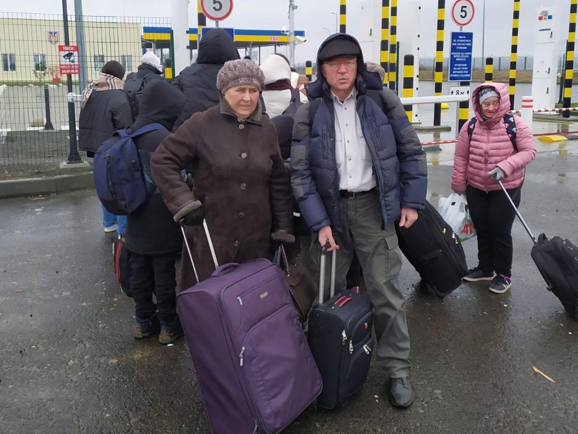 Eltern Lydia und Dmytro Petrushchak vor der Fähre Orliwka – Isaccea.