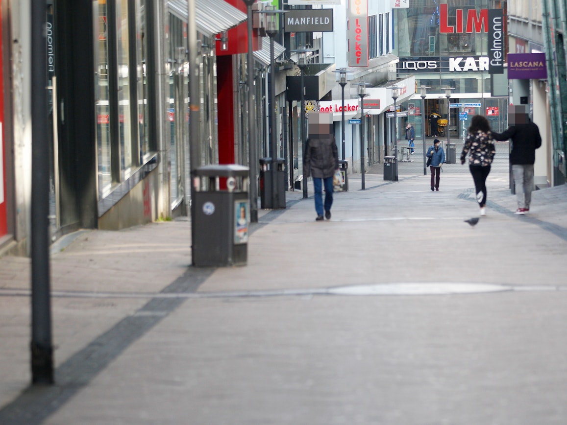 Die Einkaufsstraße in Richtung des Einkaufszentrums Limbecker Platz in Essen.