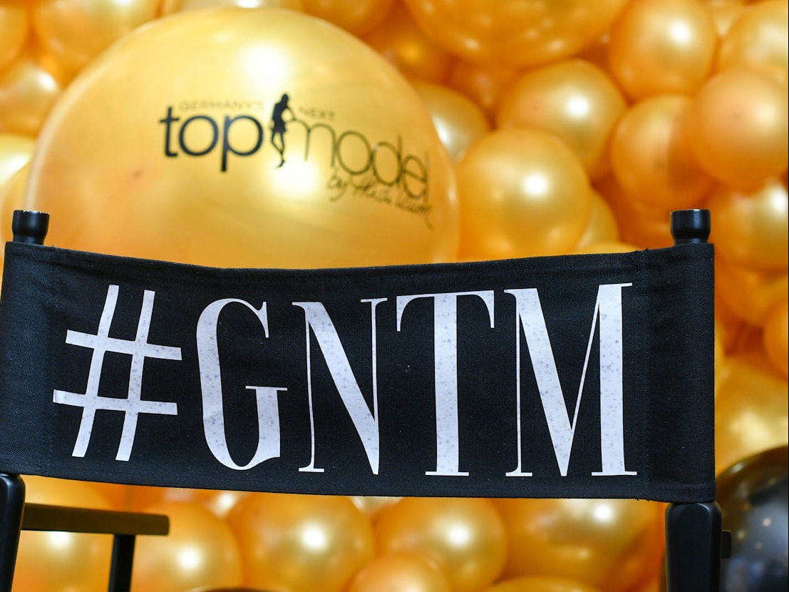 Das Logo der Show «Germany's next Topmodel - by Heidi Klum» steht auf einem Regiestuhl am 27.01.2020.