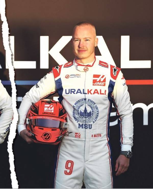Mick Schumacher und Nikita Mazepin stehen nebeneinander.