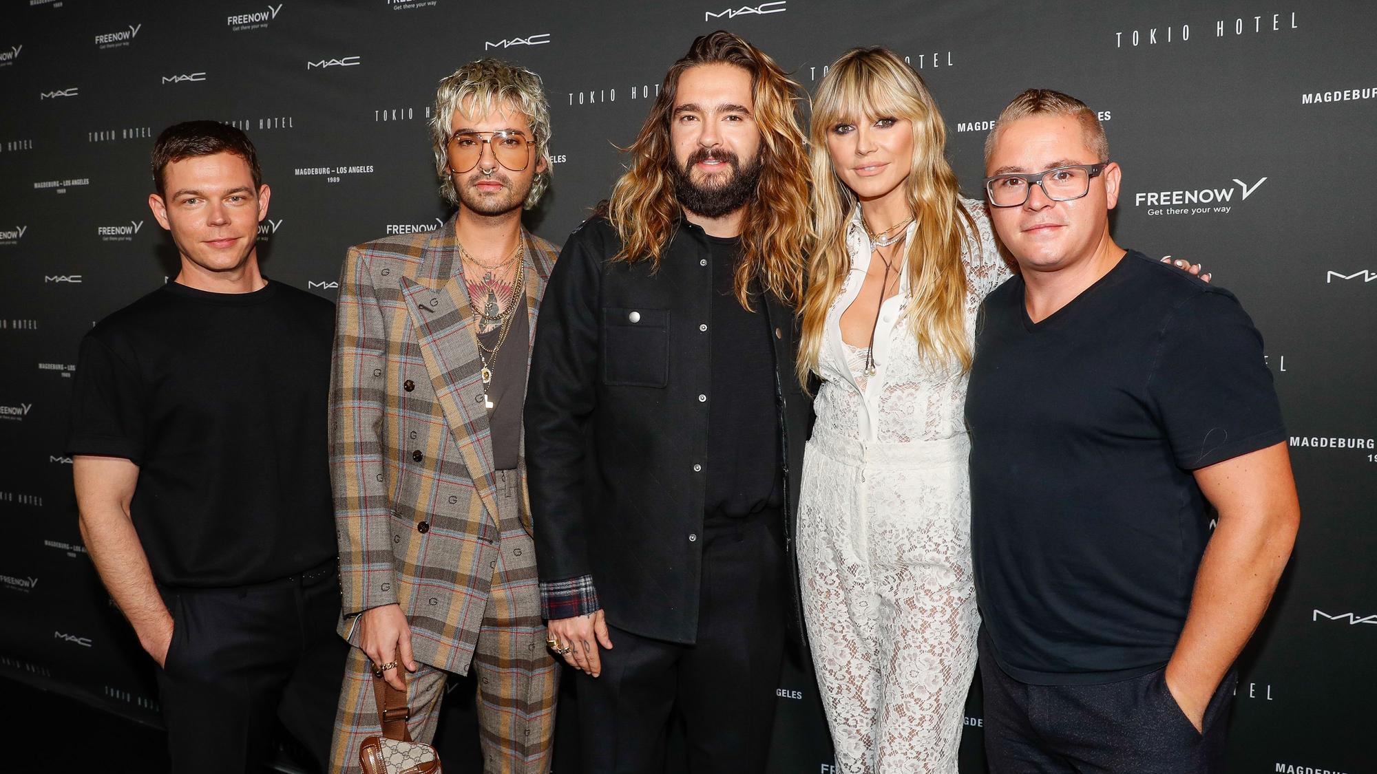 Georg Listing (l-r), Bill Kaulitz, Tom Kaulitz, Heidi Klum und Gustav Schäfer kommen zum Tokio Hotel-Event in Berlin. Am Freitag veröffentlicht Tokio Hotel die neue Single "Here comes The Night" und gleichzeitig wird das zusammen mit einer Award Verleihung groß in Berlin gefeiert.