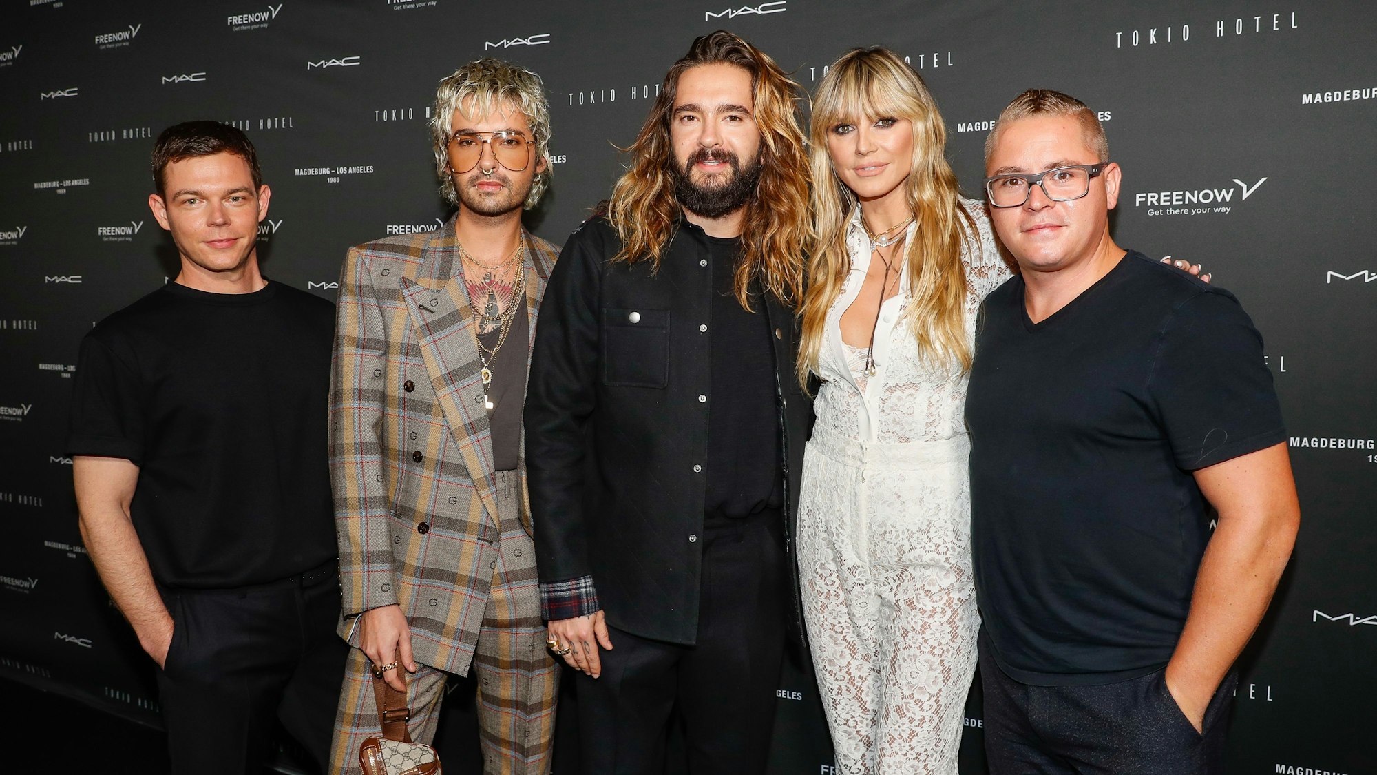 Georg Listing (l-r), Bill Kaulitz, Tom Kaulitz, Heidi Klum und Gustav Schäfer kommen zum Tokio Hotel-Event in Berlin. Am Freitag veröffentlicht Tokio Hotel die neue Single "Here comes The Night" und gleichzeitig wird das zusammen mit einer Award Verleihung groß in Berlin gefeiert.