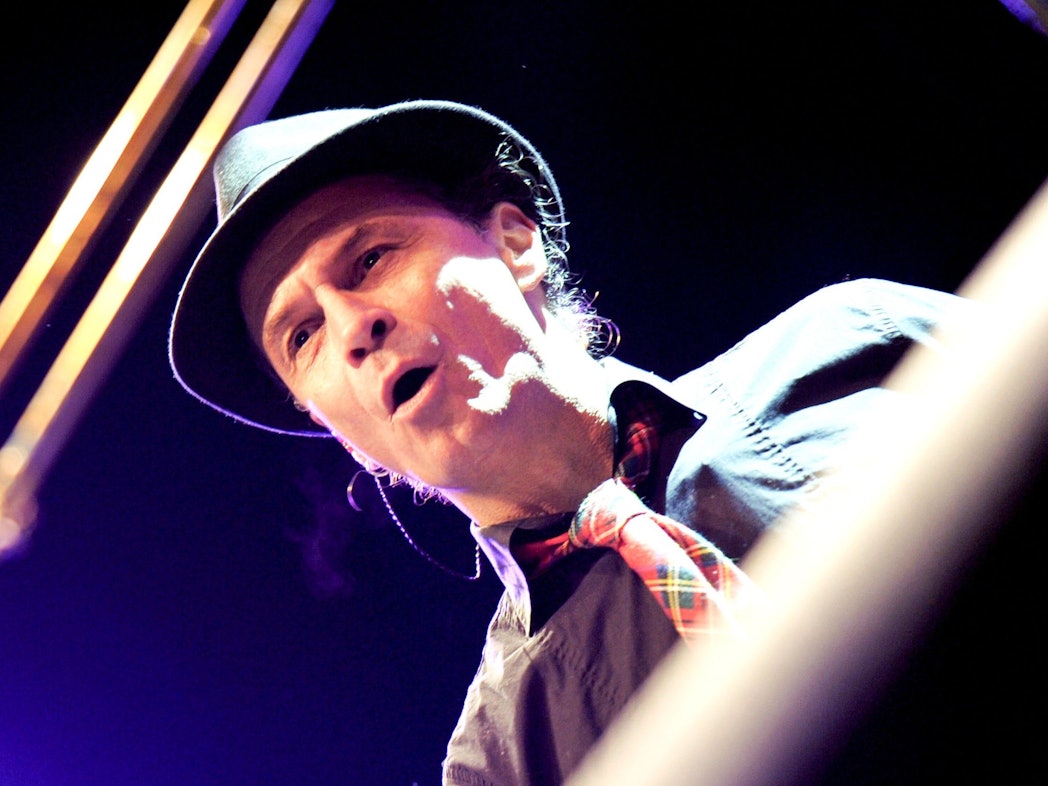 Unter anderem mit dabei auf dem Kölner Heumarkt: Brings – hier ein undatiertes Foto von Sänger Peter Brings.