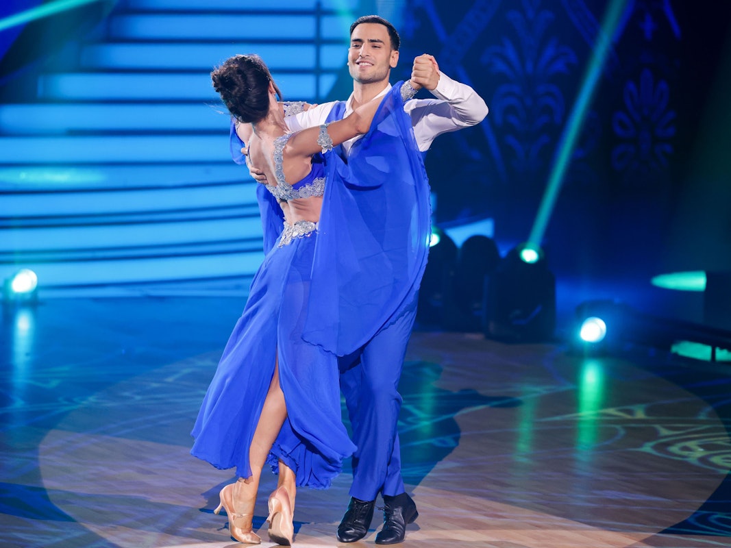 Timur Ülker, Schauspieler, und Malika Dzumaev, Profitänzerin, tanzen in der RTL-Tanzshow „Let's Dance“ am 25. Februar im Coloneum. Aufgrund einiger Corona-Erkrankungen findet dort nun ein Partnertausch statt.