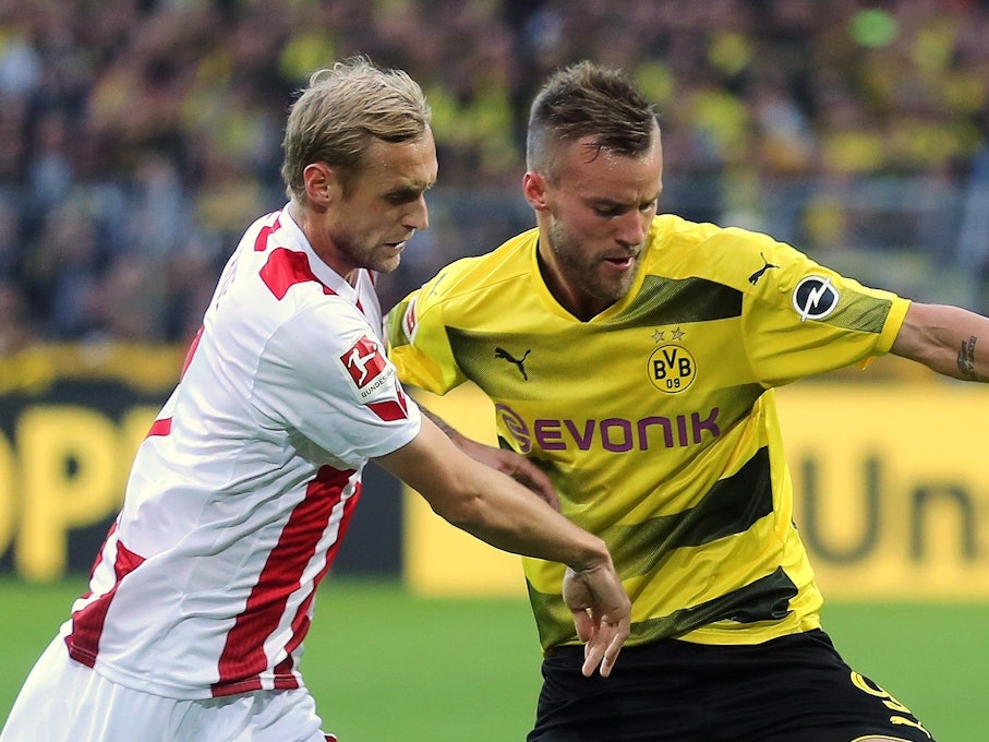 Der Ukrainer Andrej Yarmolenko (r.) im Spiel von Borussia Dortmund im Zweikampf mit Marcel Risse vom 1. FC Köln