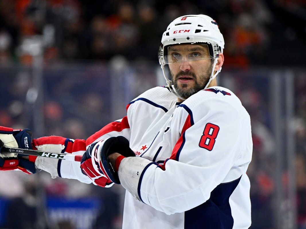 Alexander Owetschkin bei einem Eishockey-Spiel der NHL. Der Russe steht für seine Nähe zu Präsident Wladimir Putin in der Kritik.