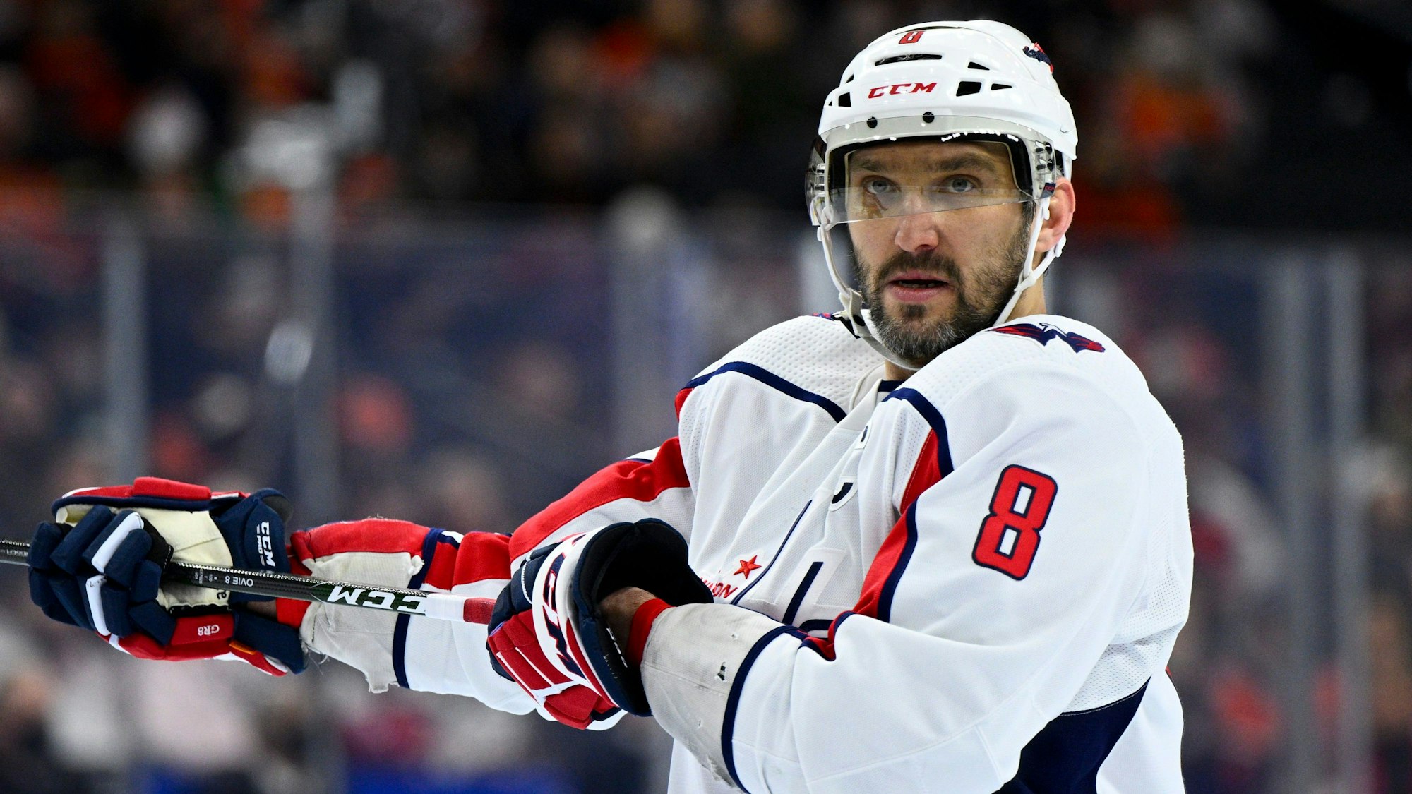 Alexander Owetschkin bei einem Eishockey-Spiel der NHL. Der Russe steht für seine Nähe zu Präsident Wladimir Putin in der Kritik.