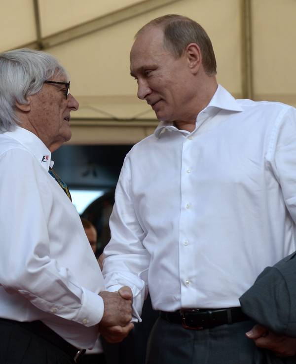 Bernie Ecclestone (l.) und Russland-Präsident Putin sprechen während des Formel-1-Rennens in Sotschi.