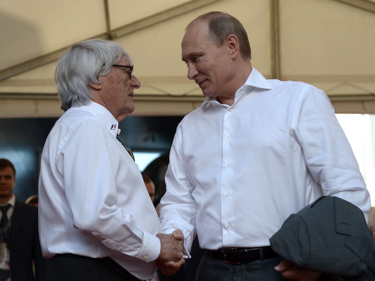 Bernie Ecclestone (l.) und Russland-Präsident Putin sprechen während des Formel-1-Rennens in Sotschi.