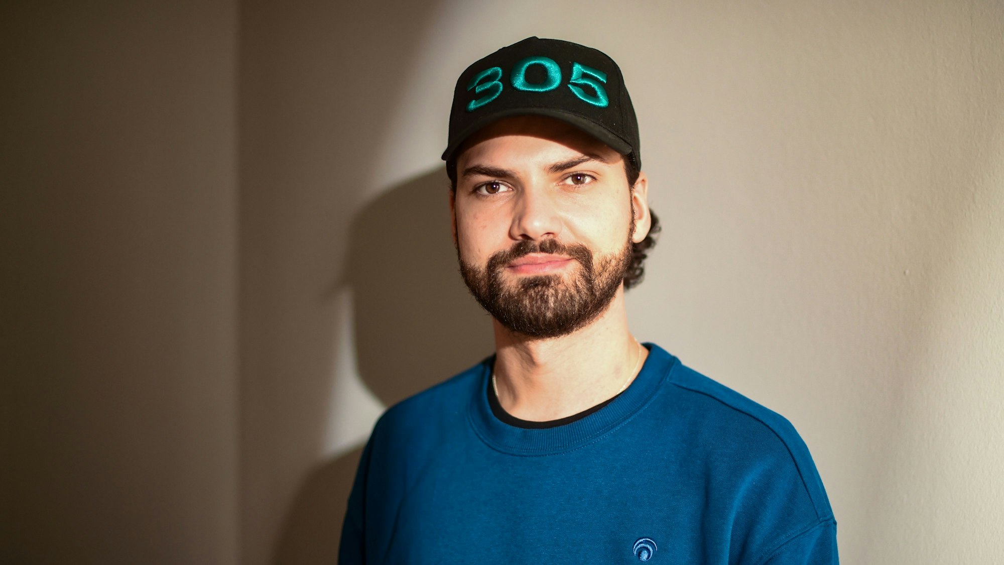 Sänger, Schauspieler und Moderator Jimi Blue Ochsenknecht im März 2021 bei Dreharbeiten für ein Musikvideo in Berlin. In seiner TV-Serie sprach der junge Vater über die Trennung mit Yeliz Koc.