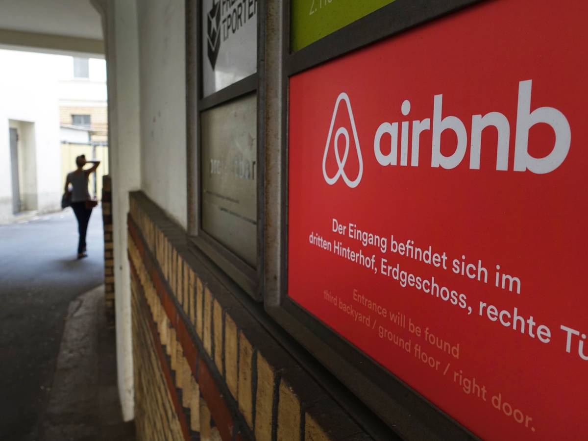 Das Logo vom Onlineübernachtungsdienst Airbnb, fotografiert am 19.08.2015 in Berlin.