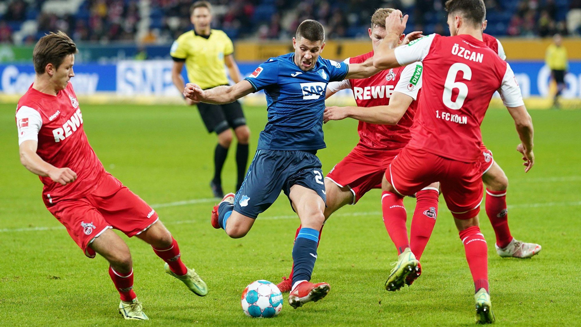 Der 1. FC Köln spielt in der Bundesliga gegen die TSG Hoffenheim.
