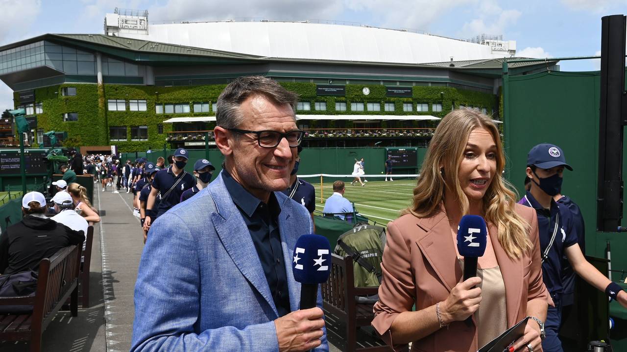 Barbara Schett und Mats Wilander mit Mikrofonen im Einsatz.