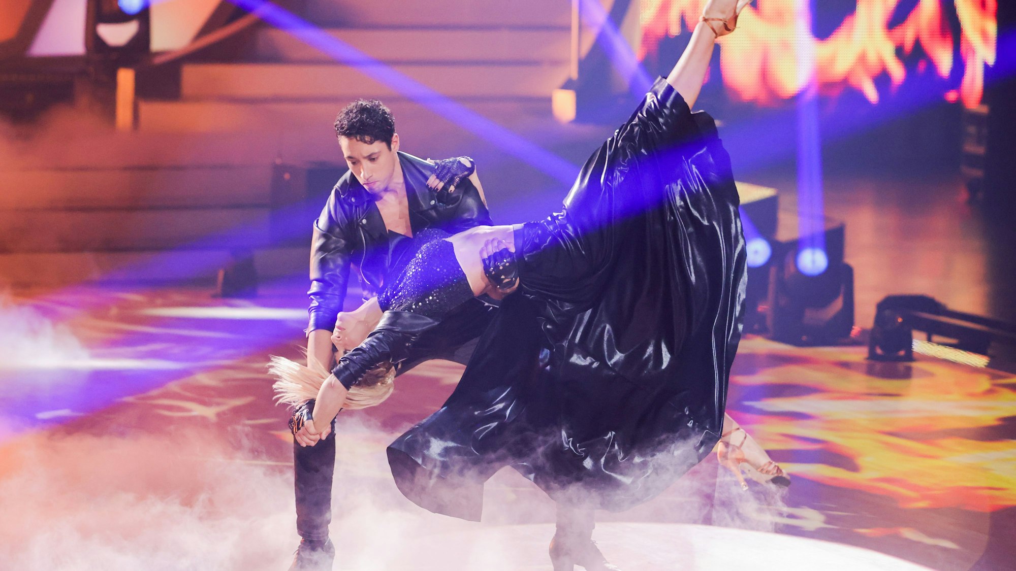 Rene Casselly, Zirkusartist, und Kathrin Menzinger, Profitänzerin.