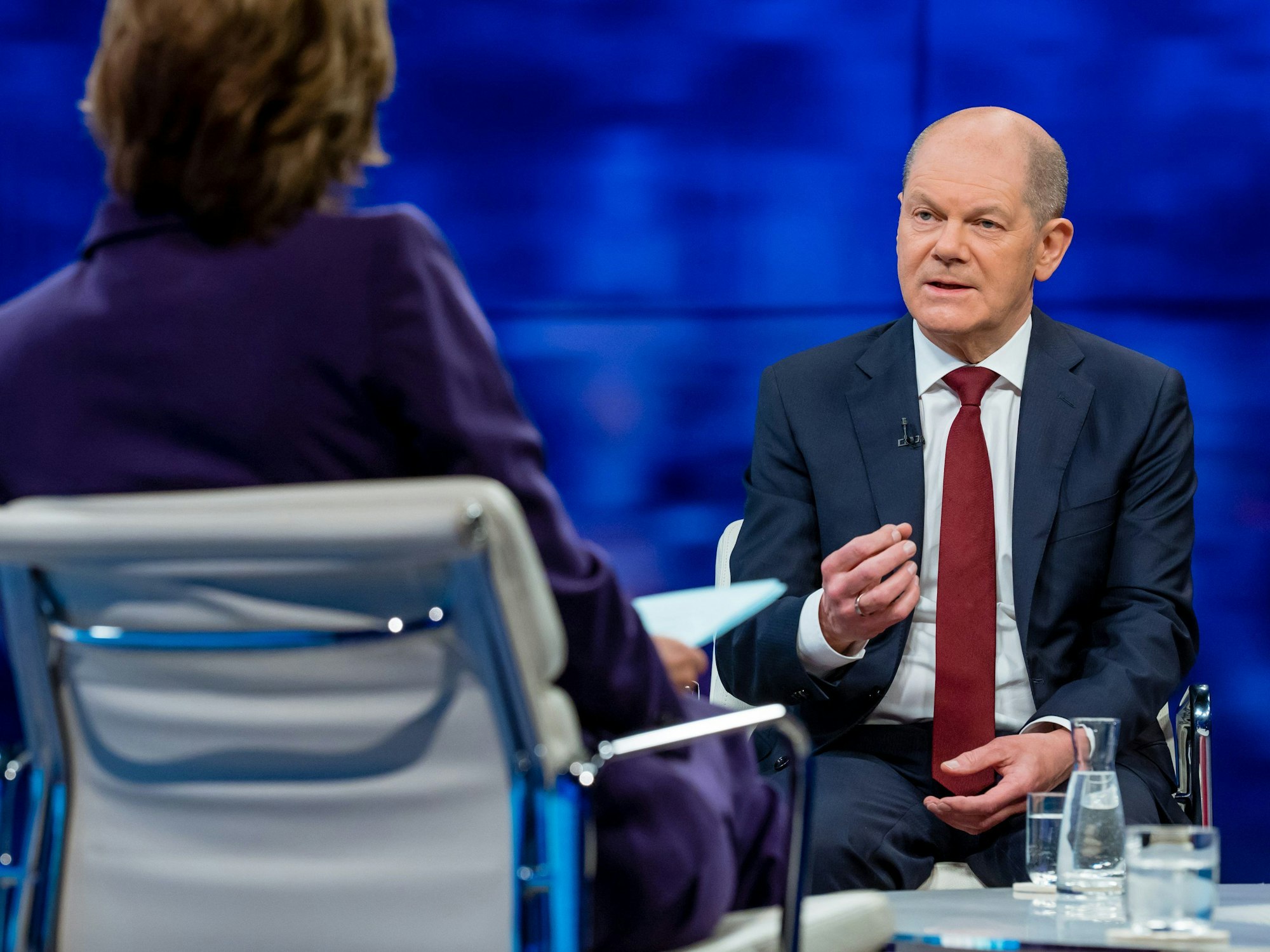 Bundeskanzler Scholz war am Donnerstag, 3. März 2022, zu Gast bei Maybrit Illner. Er setzte Alt-Kanzler Gerhard Schröder unter Druck.