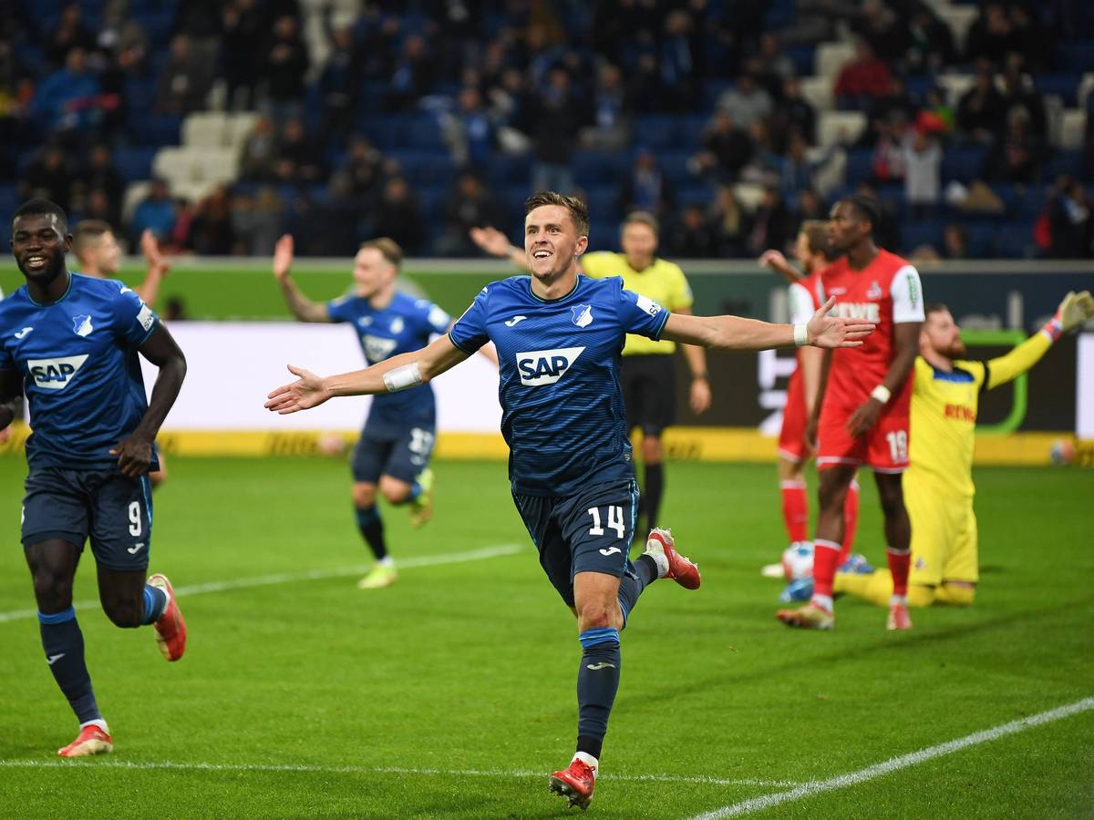 Christoph Baumgartner von der TSG Hoffenheim feiert sein Tor gegen den 1. FC Köln.