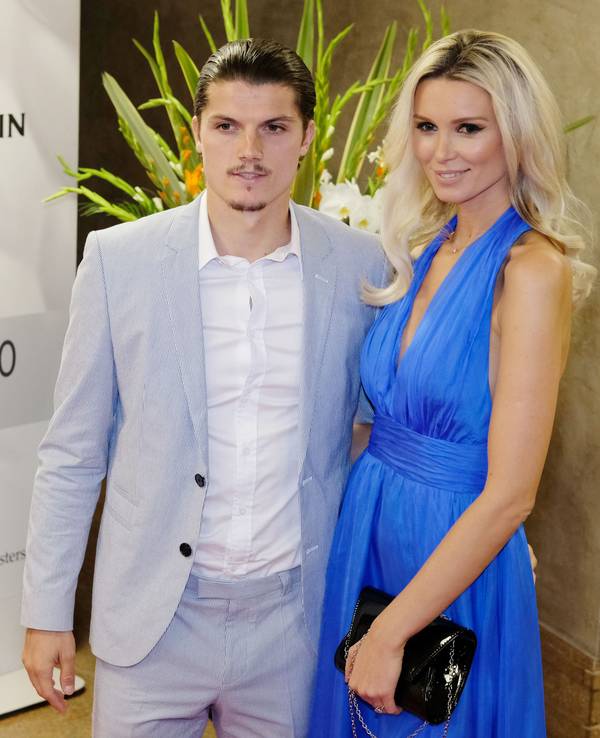 Marcel Sabitzer, Fußballer von Bayern München und seine Freundin Katja Kühne stehen zusammen während der Gala.