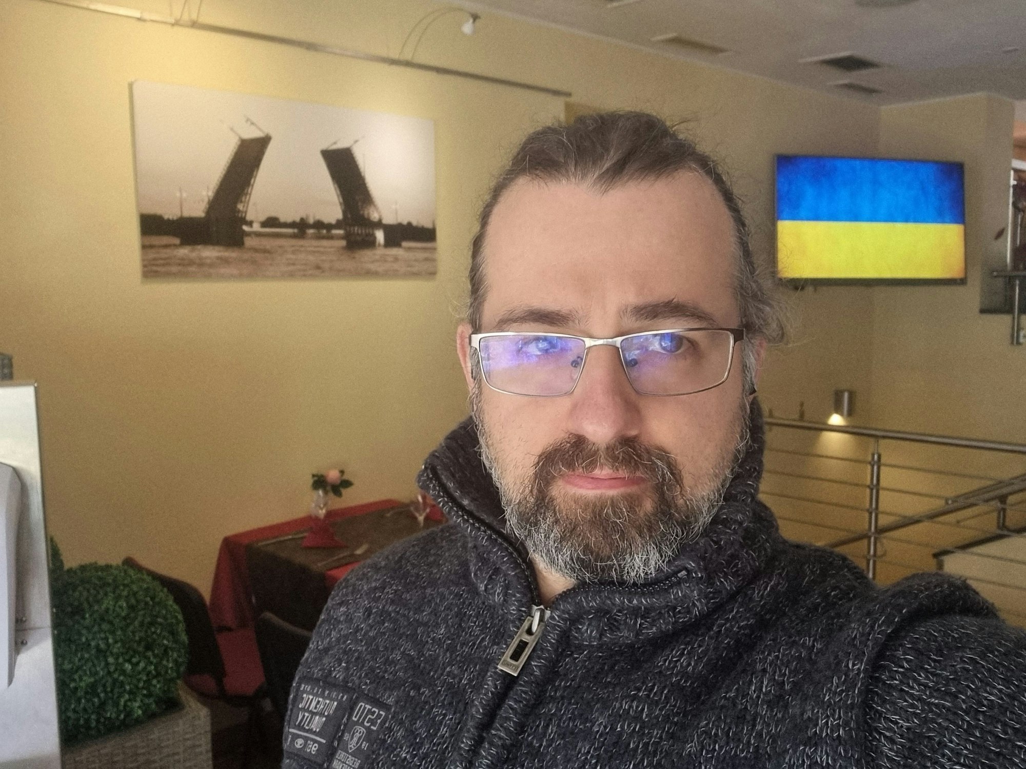Andrej Ermolenko, Besitzer des russischen Restaurants Sankt Petersburg in Köln, hat sich mit deutlichen Worten zum Ukraine-Krieg geäußert.