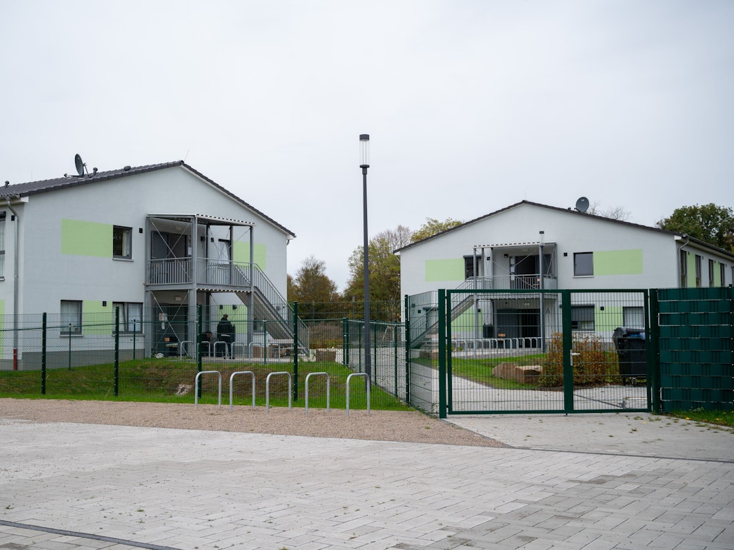 Zwei Flüchtlingsunterkünfte am Erbacher Weg in Köln.