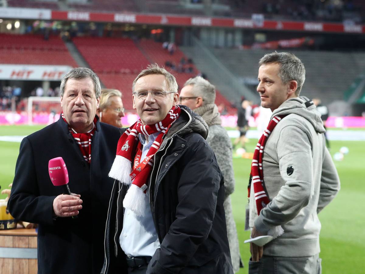 Werner Wolf, Eckhard Sauren und Philipp Türoff stehen im Rhein-Energie-Stadion.