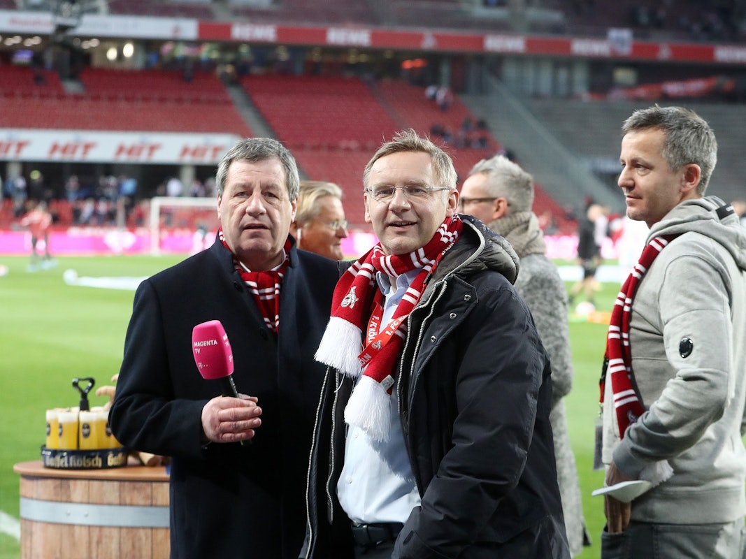 Werner Wolf, Eckhard Sauren und Philipp Türoff stehen im Rhein-Energie-Stadion.