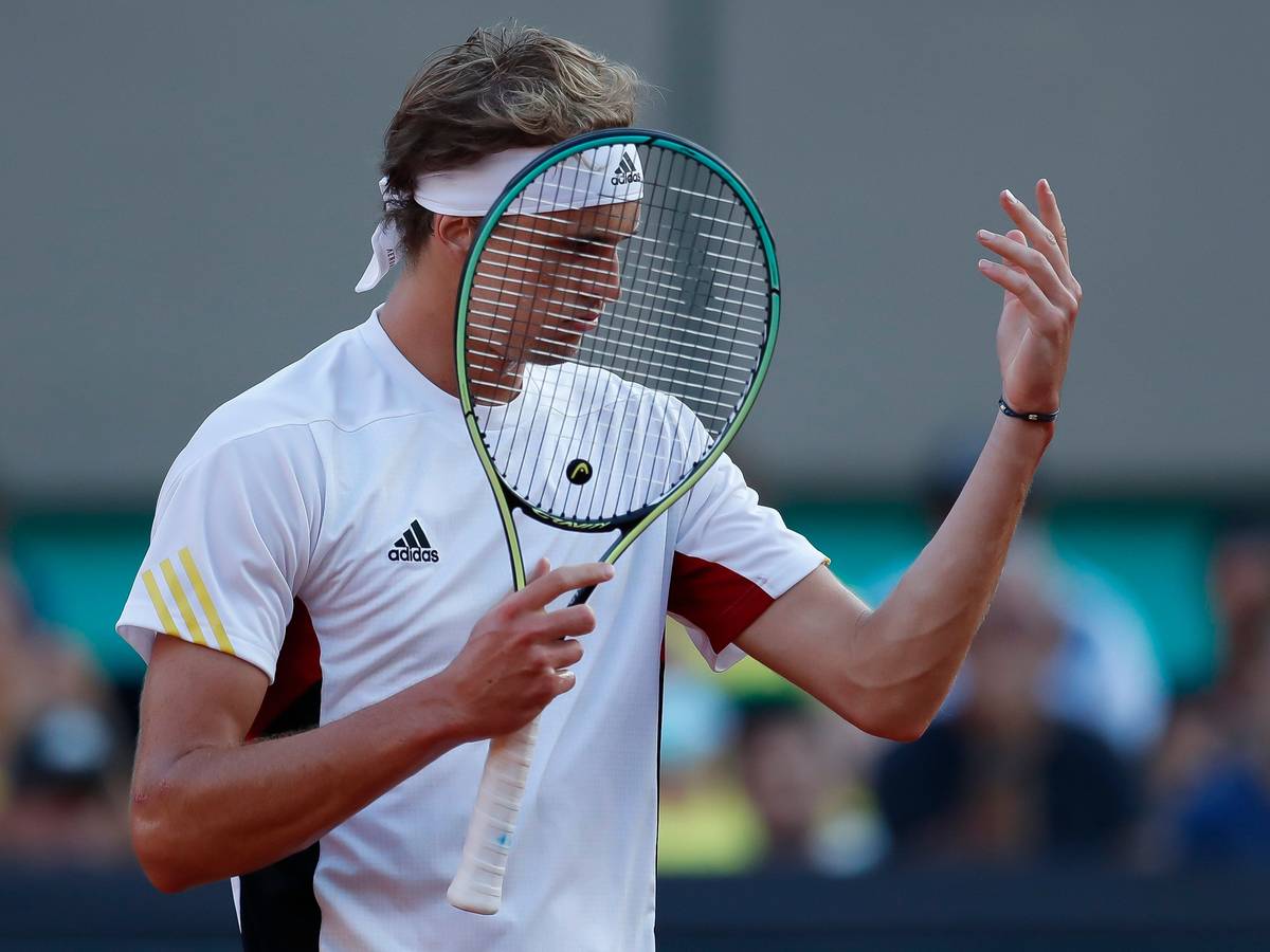 Alexander Zverev reagiert beim Spiel gegen den Brasilianer Thiago Monteiro auf die Fans.