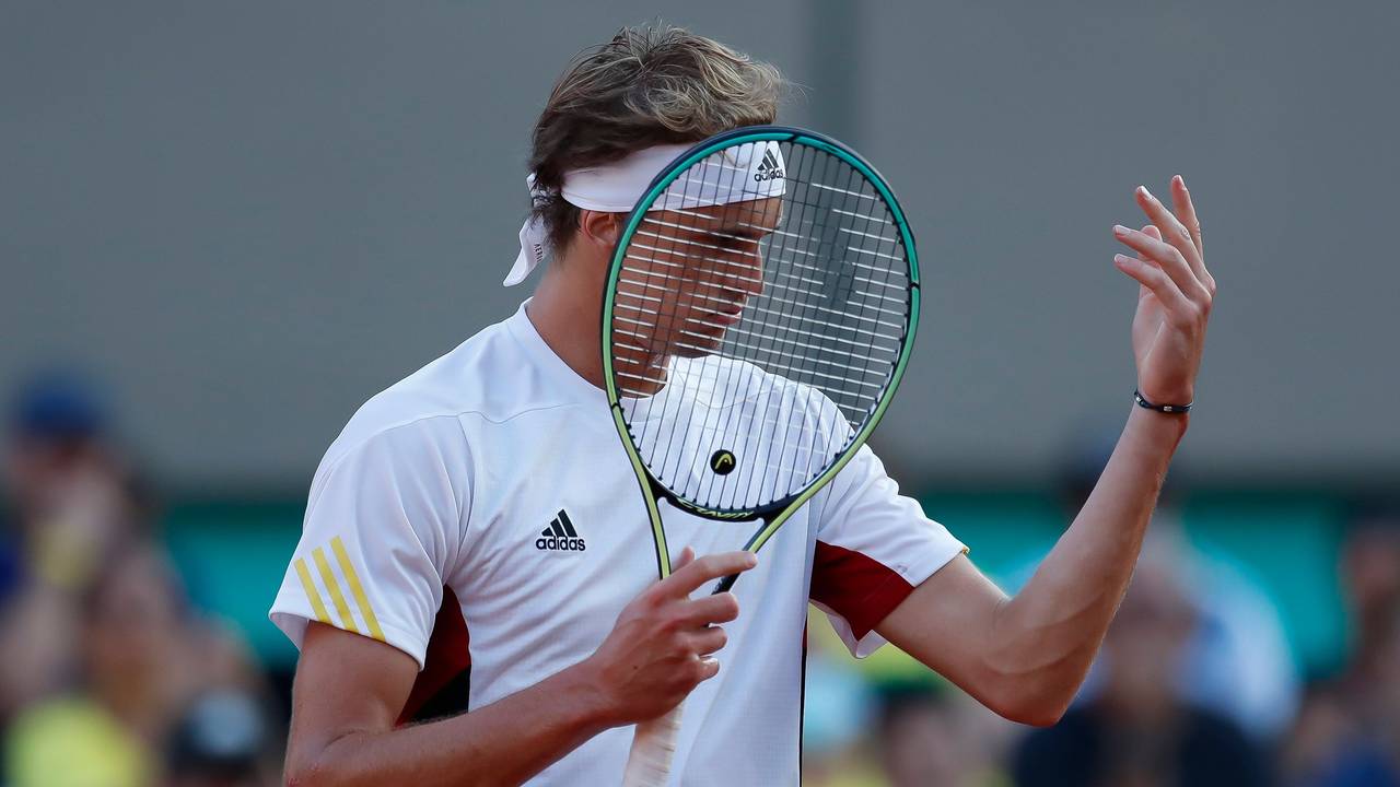 Alexander Zverev reagiert beim Spiel gegen den Brasilianer Thiago Monteiro auf die Fans.