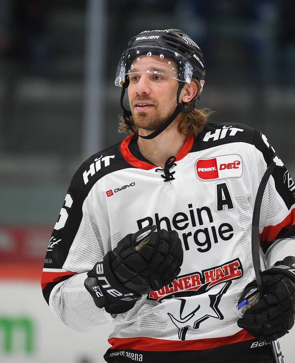 Andreas Thuresson steht auf dem Eis