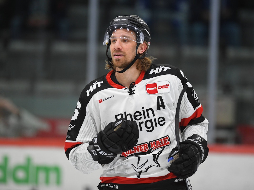 Andreas Thuresson steht auf dem Eis