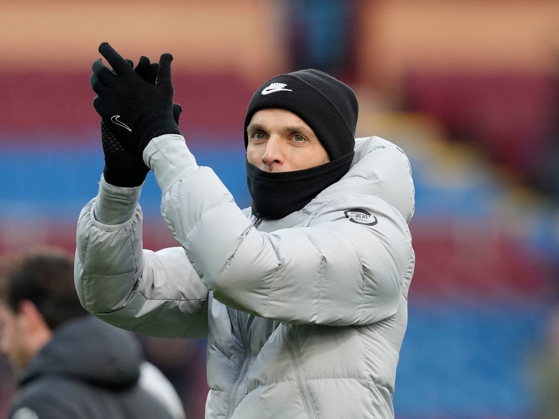 Thomas Tuchel applaudiert den Chelsea-Fans.
