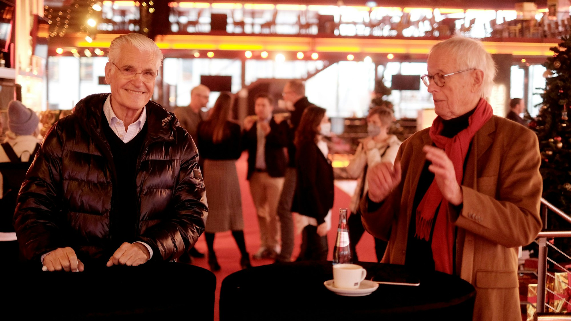 Sky du Mont beim Interview mit EXPRESS-Reporter Horst Stellmacher.