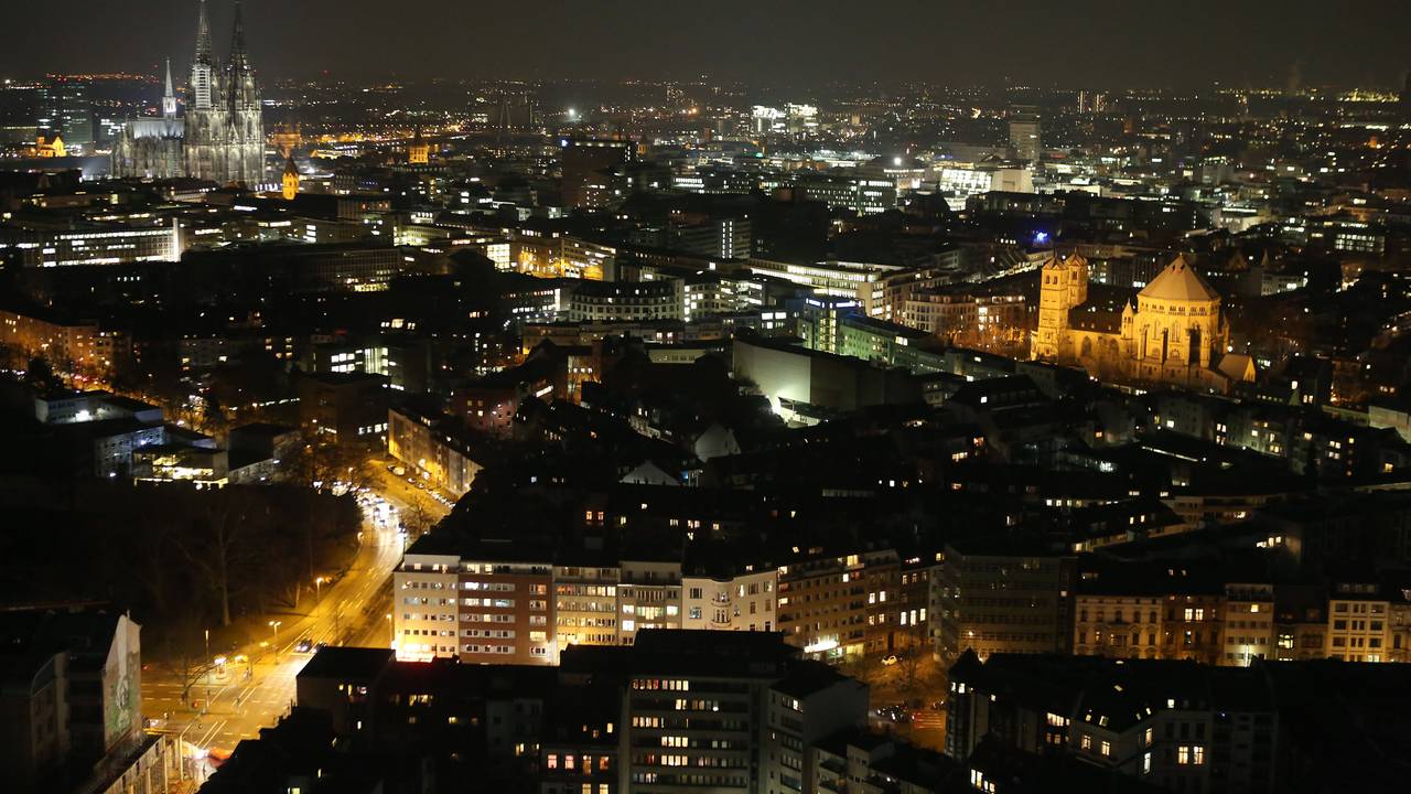 Die Kölner Innenstadt aus der Luft – hier ein Foto vom 18. Februar 2013. In den nächsten Tagen werden Spezialflüge der RheinEnergie über Köln stattfinden.