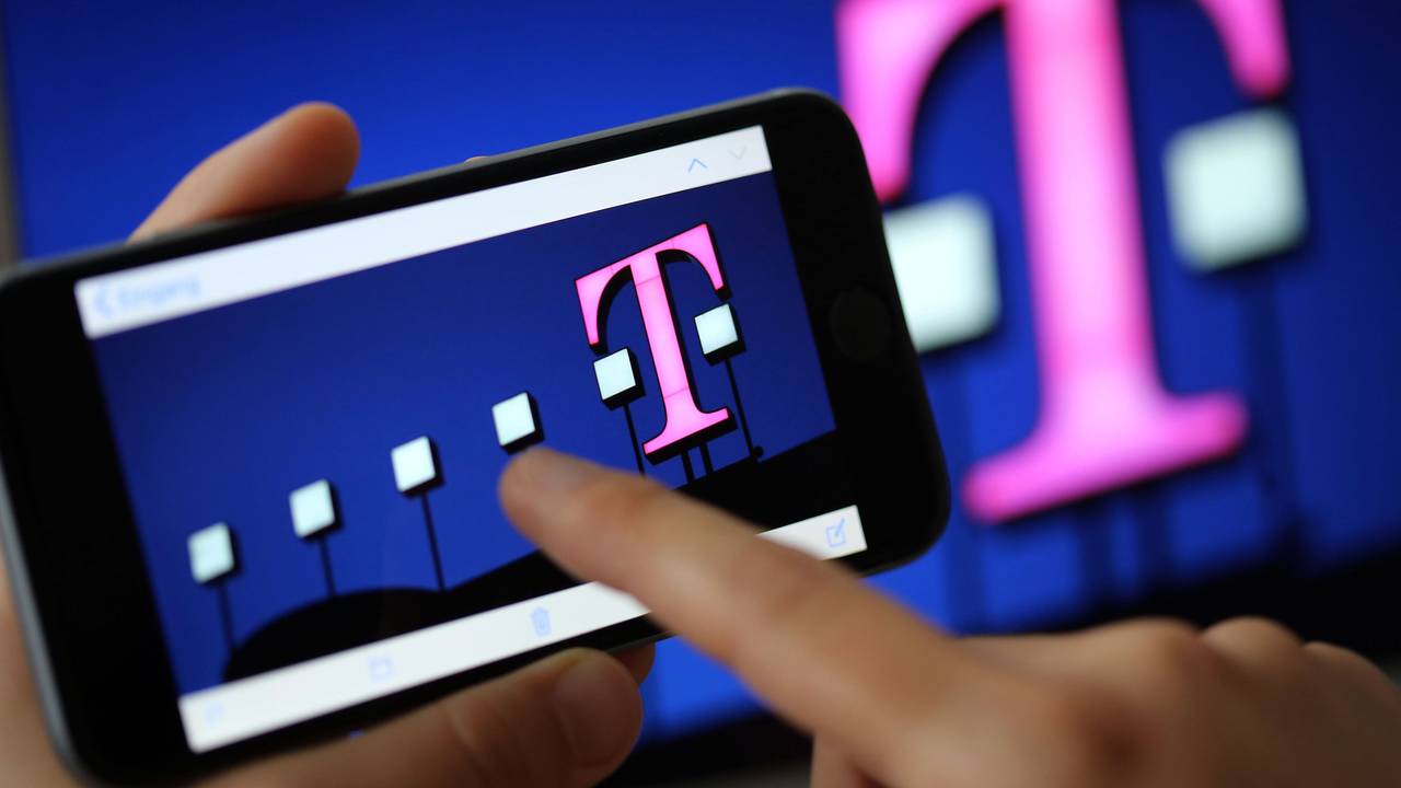 Smartphone-Bildschirm mit dem Telekom-Logo.
