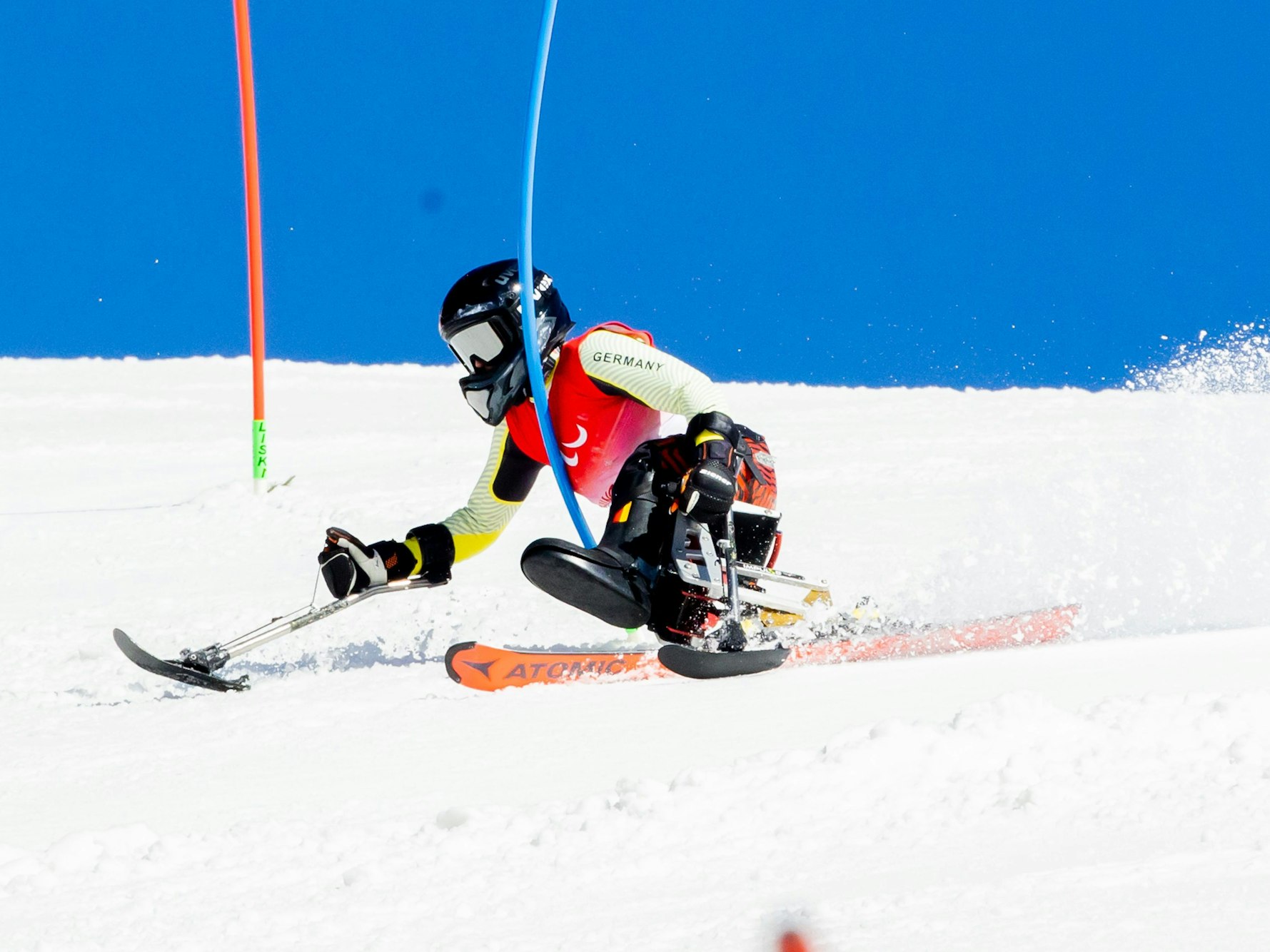 Monoskifahrerin Anna-Lena Forster in Aktion.