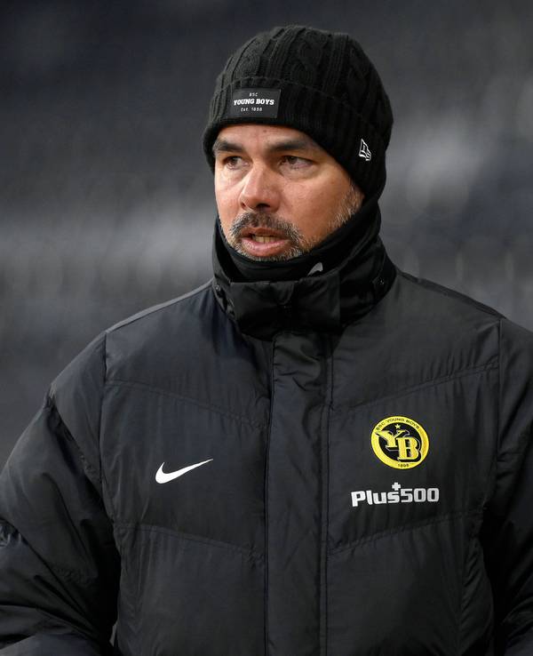 Trainer David Wagner steht an der Seitenlinie