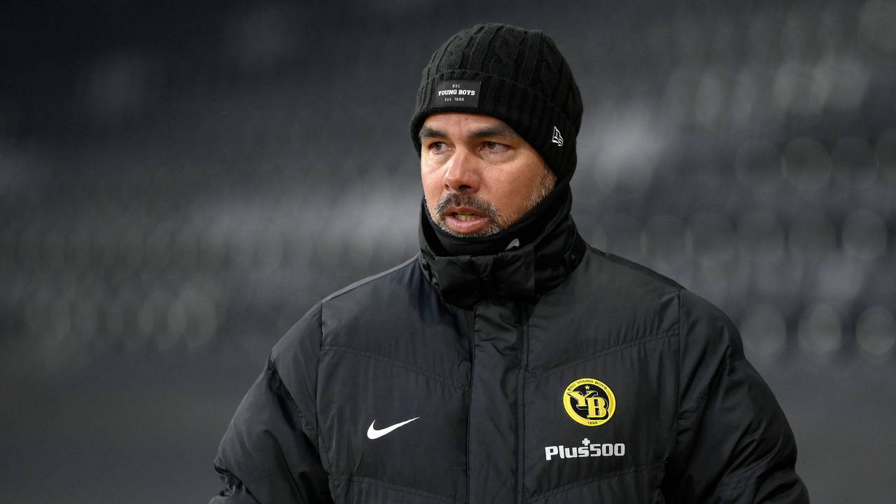 Trainer David Wagner steht an der Seitenlinie