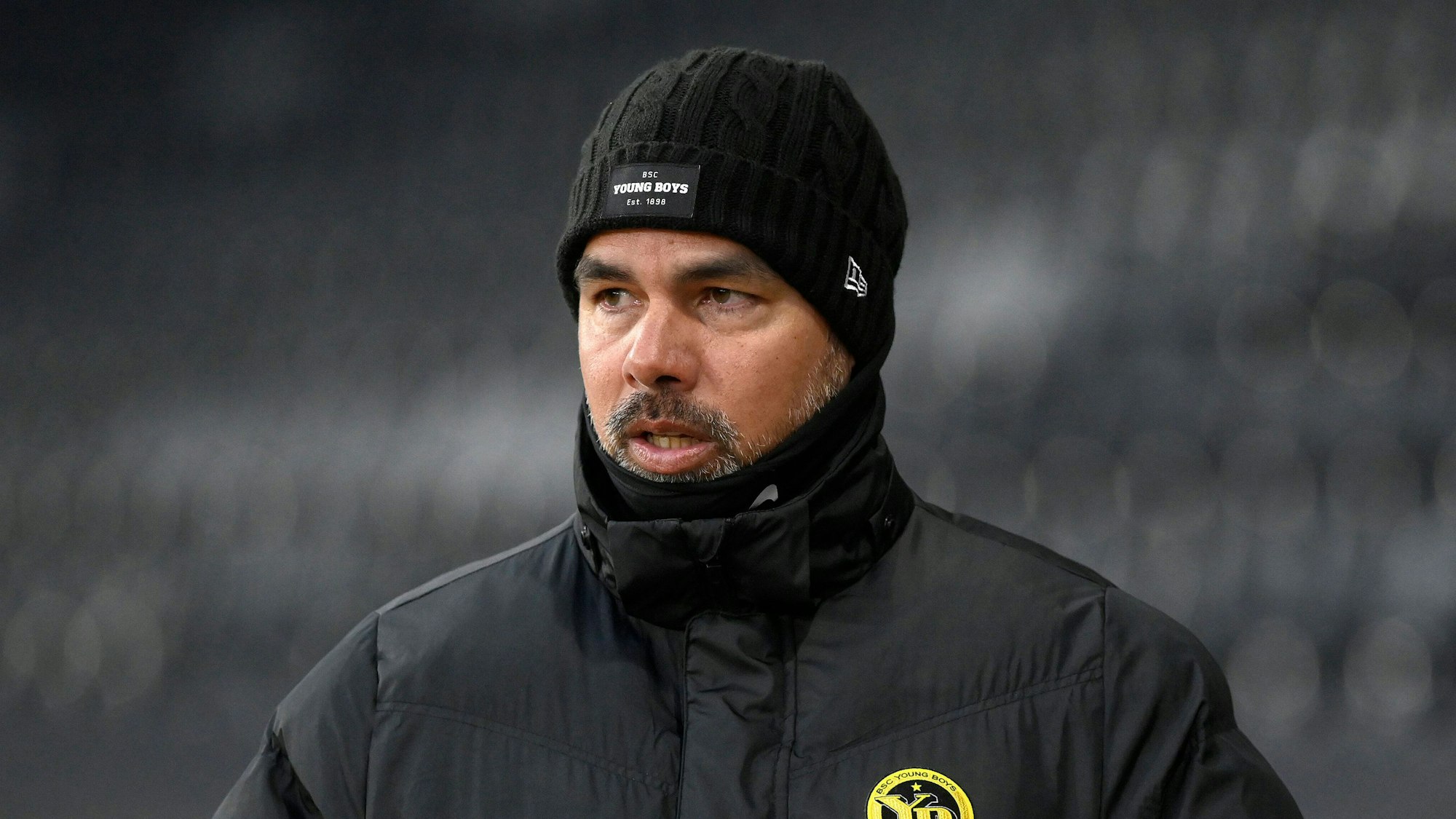 Trainer David Wagner steht an der Seitenlinie