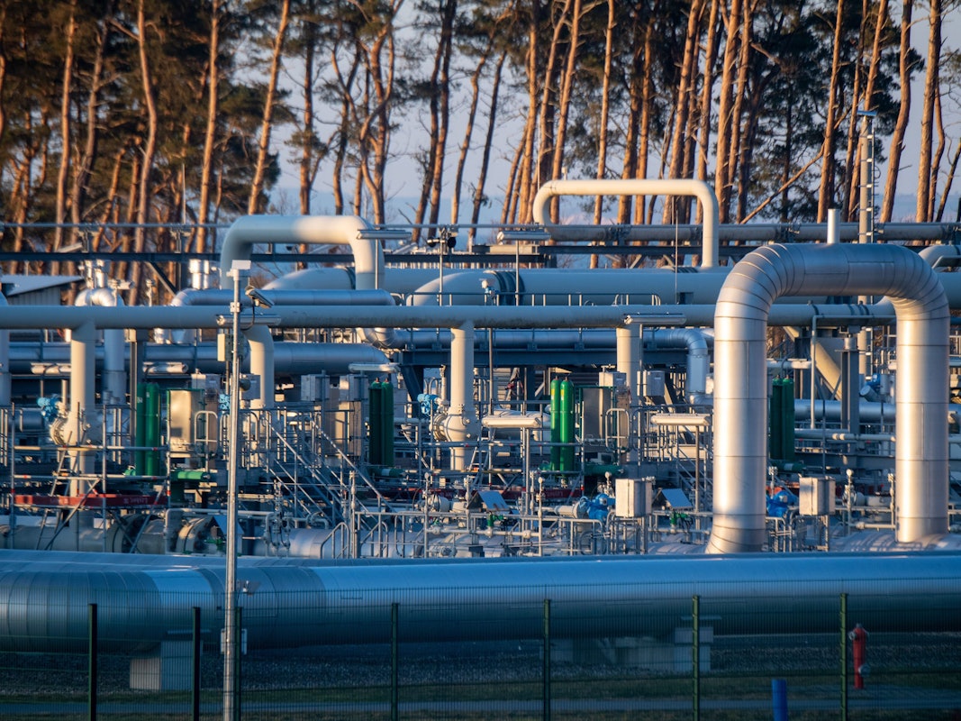 Blick auf Rohrsysteme und Absperrvorrichtungen in der Gasempfangsstation der Ostseepipeline Nord Stream 1. Russland droht nun mit einem Lieferstopp.